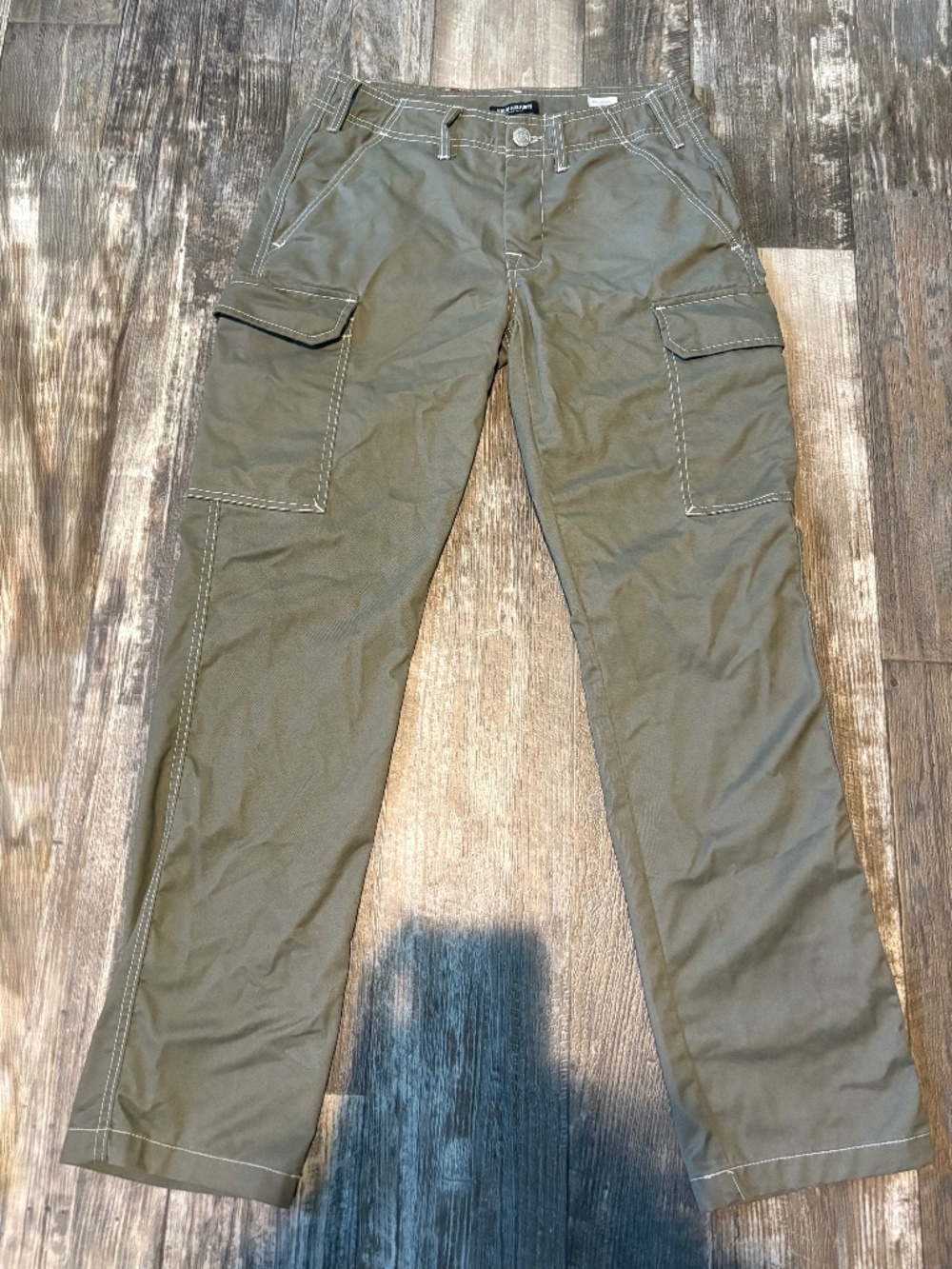 True Religion Menโs Waist Size 28 โKalamataโ Cargo Pants (Olive)